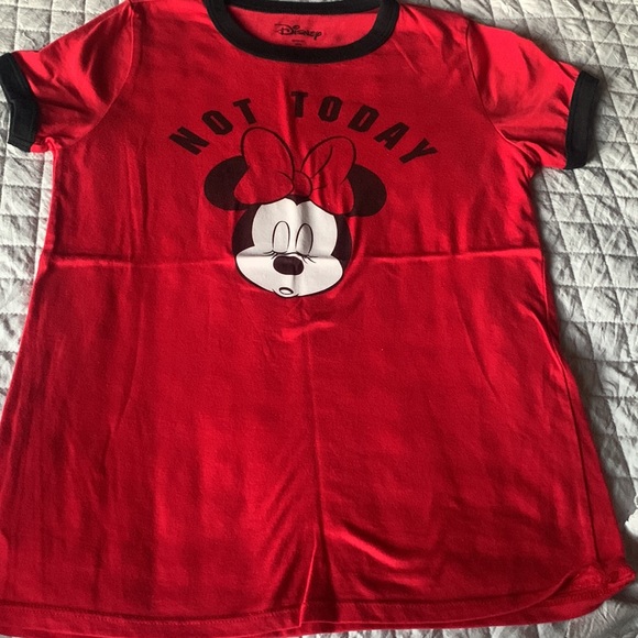 Red & Black Disney Tee size medium excellent condition - Picture 3 of 8